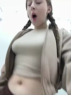 Snapshot of FroggyAnna chatting on March 4, 2026, 4:24 pm FroggyAnna online show from March 4, 2026, 4:24 pm