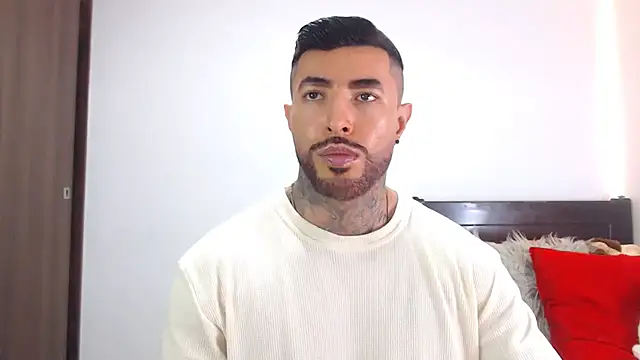 andrea de lucaa online show from February 17, 2026, 2:30 am