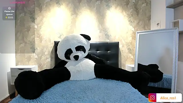 Snapshot of alice_rose5 chatting on October 6, 2025, 3:37 am alice rose5 online show from October 6, 2025, 3:37 am