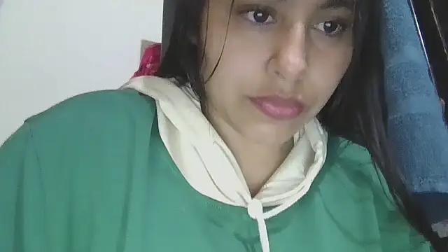 Snapshot of zairabreze chatting on December 2, 2025, 4:57 pm zairabreze online show from December 2, 2025, 4:57 pm