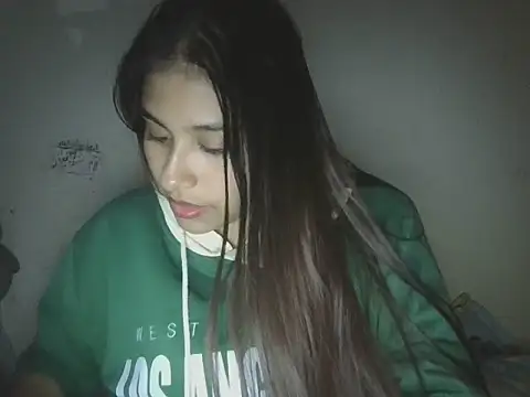 Snapshot of zairabreze chatting on February 7, 2026, 1:42 am zairabreze online show from February 7, 2026, 1:42 am