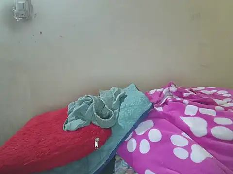 Snapshot of zairabreze chatting on February 23, 2026, 6:16 pm zairabreze online show from February 23, 2026, 6:16 pm