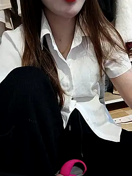 Snapshot of susu_baby chatting on February 24, 2026, 6:44 am susu baby online show from February 24, 2026, 6:44 am