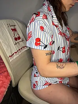 d3luluxx online show from February 28, 2026, 12:06 pm