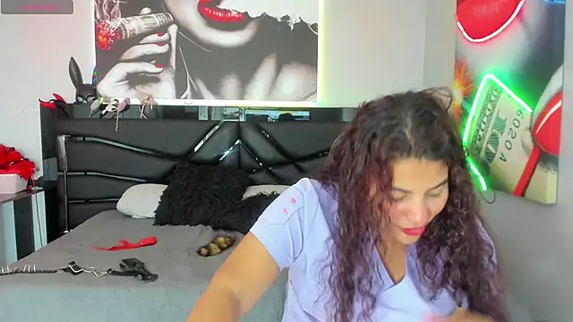 Snapshot of Sara_Bdsm_ chatting on February 18, 2026, 2:18 am Sara Bdsm online show from February 18, 2026, 2:18 am