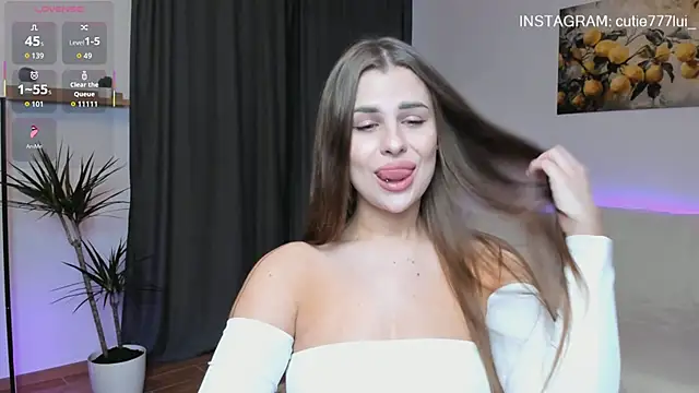 Snapshot of Cutie_Lui_ chatting on September 11, 2025, 3:17 am Cutie Lui online show from September 11, 2025, 3:17 am