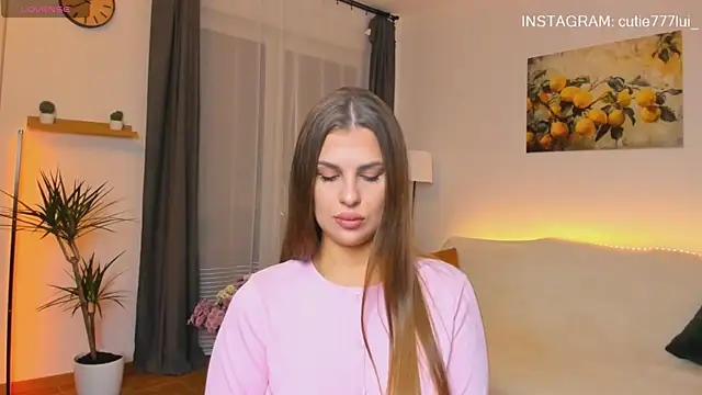 Snapshot of Cutie_Lui_ chatting on September 23, 2025, 8:50 am Cutie Lui online show from September 23, 2025, 8:50 am