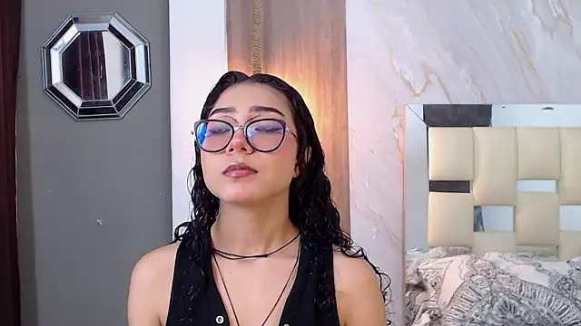 Snapshot of honeymoon_12 chatting on February 8, 2026, 5:00 am honeymoon 12 online show from February 8, 2026, 5:00 am