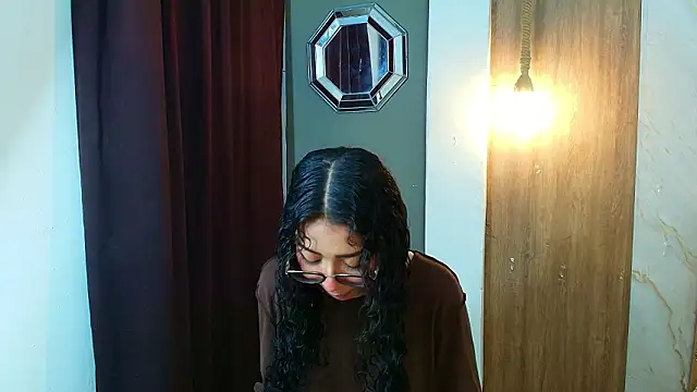 Snapshot of honeymoon_12 chatting on February 11, 2026, 5:12 am honeymoon 12 online show from February 11, 2026, 5:12 am