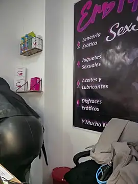 Snapshot of -Mia1 chatting on February 7, 2026, 11:58 am -Mia1 online show from February 7, 2026, 11:58 am