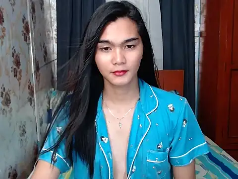 lady in moon online show from October 17, 2025, 5:43 am