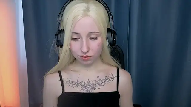 Snapshot of YukiMisa chatting on February 7, 2026, 9:02 am YukiMisa online show from February 7, 2026, 9:02 am