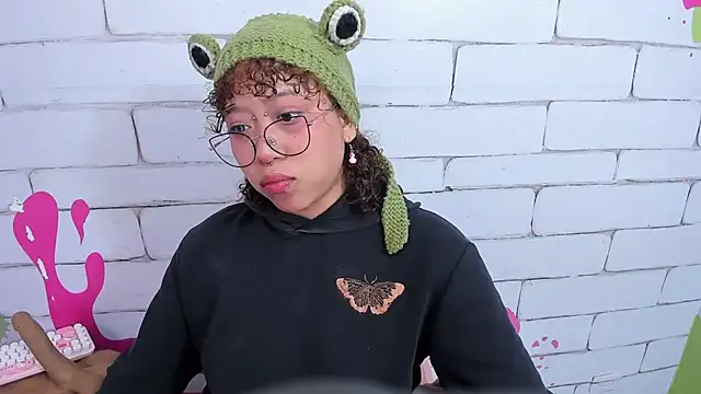 SafiroAgataaa online show from February 13, 2026, 3:57 am