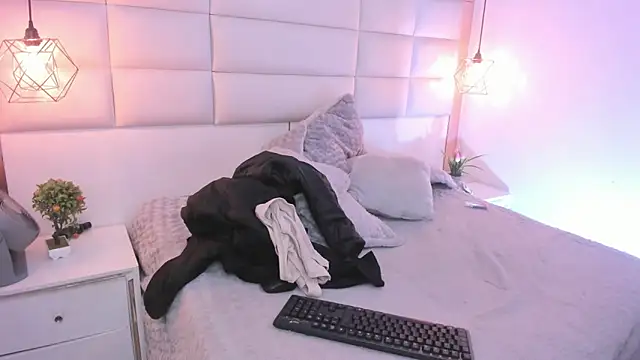 Lucia jane online show from February 3, 2026, 2:53 am