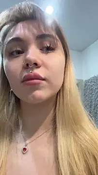 LunaMillie online show from December 22, 2025, 10:56 am