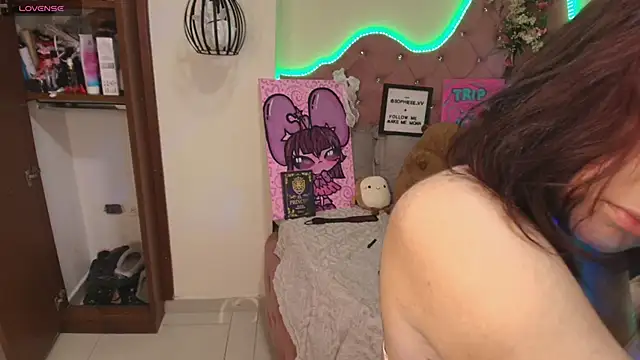 sophiievv online show from November 5, 2025, 7:03 pm