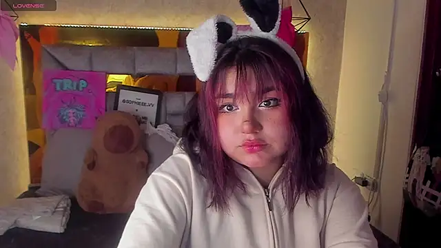 sophiievv online show from November 24, 2025, 7:02 pm