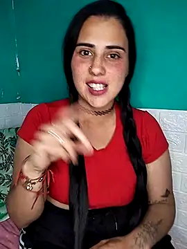 Snapshot of kariciasecreta chatting on October 30, 2025, 2:35 am kariciasecreta online show from October 30, 2025, 2:35 am