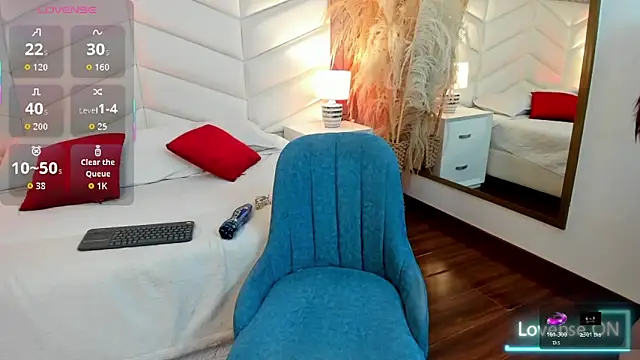 Snapshot of Nina_Ford_ chatting on November 25, 2025, 8:42 pm Nina Ford online show from November 25, 2025, 8:42 pm