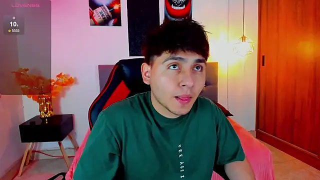 Snapshot of Nicolas_James_Sc chatting on February 19, 2026, 2:46 pm Nicolas James Sc online show from February 19, 2026, 2:46 pm