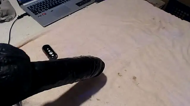 Snapshot of BiglovelyXXL chatting on December 15, 2025, 5:23 am BiglovelyXXL online show from December 15, 2025, 5:23 am