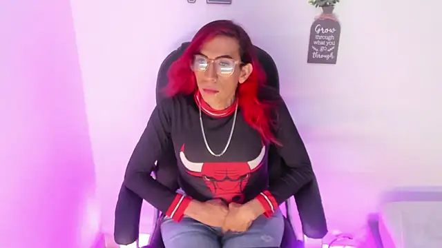 MissDiabla  online show from February 9, 2026, 7:18 pm