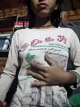 Snapshot of Yatiksha_Beby chatting on December 16, 2025, 1:49 pm Yatiksha Beby online show from December 16, 2025, 1:49 pm