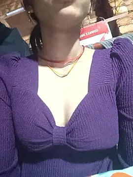 Snapshot of Yatiksha_Beby chatting on January 10, 2026, 2:24 am Yatiksha Beby online show from January 10, 2026, 2:24 am