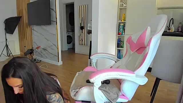 Anya Belle online show from February 27, 2026, 8:36 am