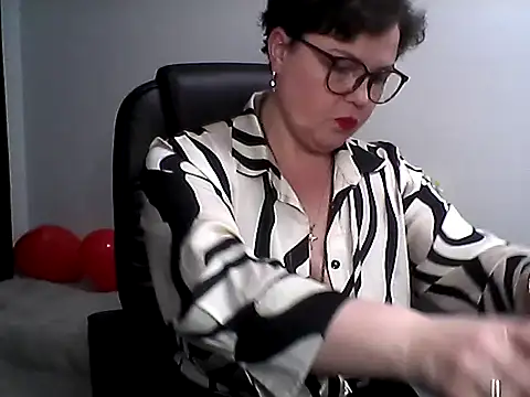 Snapshot of EllaLove2277 chatting on February 21, 2026, 5:03 pm EllaLove2277 online show from February 21, 2026, 5:03 pm