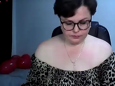 Snapshot of EllaLove2277 chatting on February 24, 2026, 6:44 am EllaLove2277 online show from February 24, 2026, 6:44 am