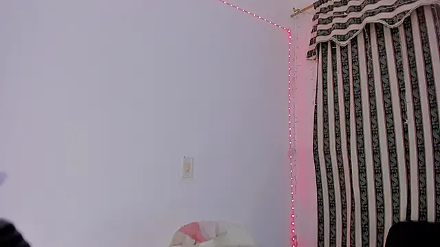 Snapshot of roselyn_caprice chatting on February 19, 2026, 2:18 am roselyn caprice online show from February 19, 2026, 2:18 am