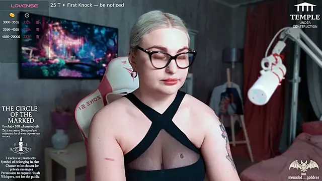 Wounded Goddess  online show from November 12, 2025, 5:24 pm