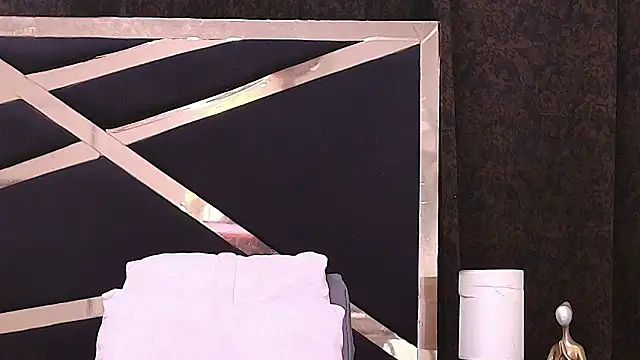 luna brown7 online show from February 12, 2026, 7:25 am