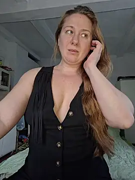 Snapshot of MazySunny chatting on February 3, 2026, 6:40 am MazySunny online show from February 3, 2026, 6:40 am