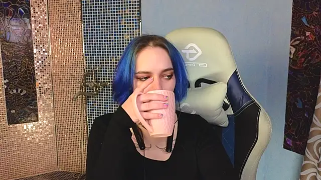 Snapshot of Eniferi chatting on October 28, 2025, 2:42 pm Eniferi online show from October 28, 2025, 2:42 pm