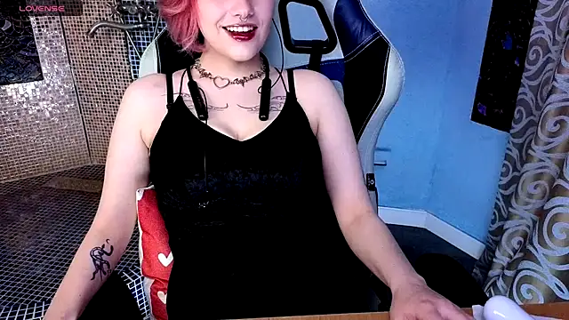 Snapshot of Eniferi chatting on February 19, 2026, 6:15 pm Eniferi online show from February 19, 2026, 6:15 pm