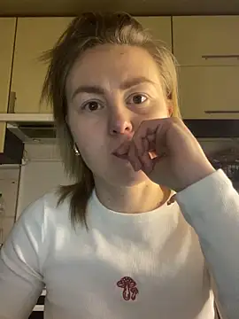 MartaLuna  online show from February 11, 2026, 7:08 pm