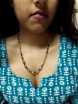 reetika6375 online show from February 12, 2026, 8:04 pm