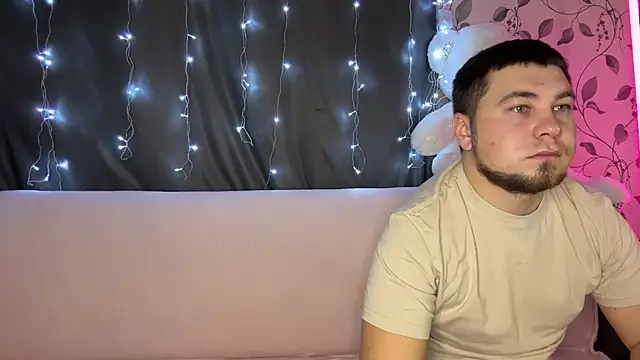 Snapshot of coupleinspire chatting on December 3, 2025, 8:29 pm coupleinspire online show from December 3, 2025, 8:29 pm