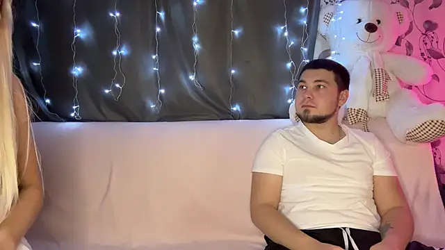 Snapshot of coupleinspire chatting on December 4, 2025, 8:39 pm coupleinspire online show from December 4, 2025, 8:39 pm