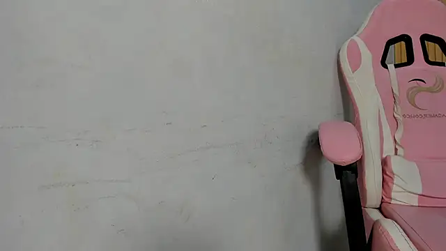 Dakota x18 online show from October 15, 2025, 8:09 pm