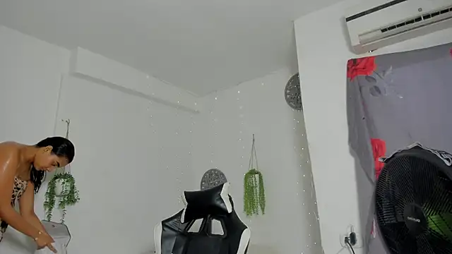 Dakota x18 online show from November 8, 2025, 8:29 pm