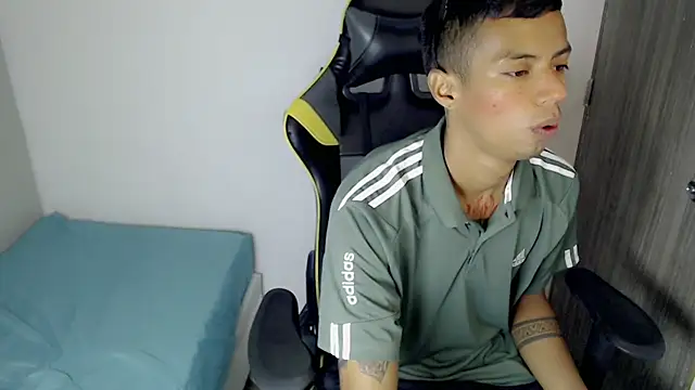 Snapshot of Nando_coll chatting on October 17, 2025, 11:35 am Nando coll online show from October 17, 2025, 11:35 am