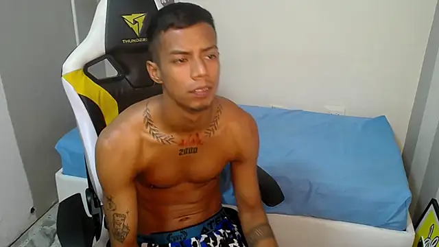 Snapshot of Nando_coll chatting on October 27, 2025, 12:20 pm Nando coll online show from October 27, 2025, 12:20 pm