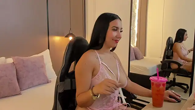 Snapshot of olivia_willoow chatting on February 24, 2026, 2:42 am olivia willoow online show from February 24, 2026, 2:42 am