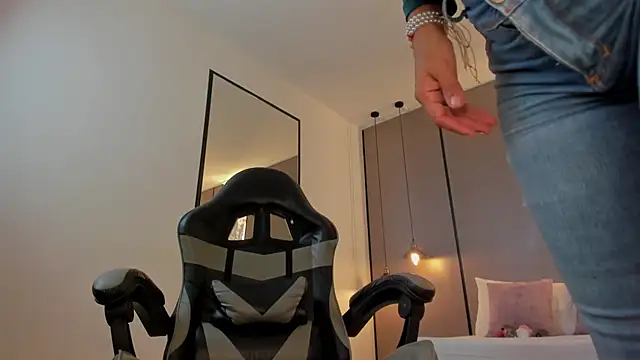 zoee zi online show from January 31, 2026, 7:34 pm