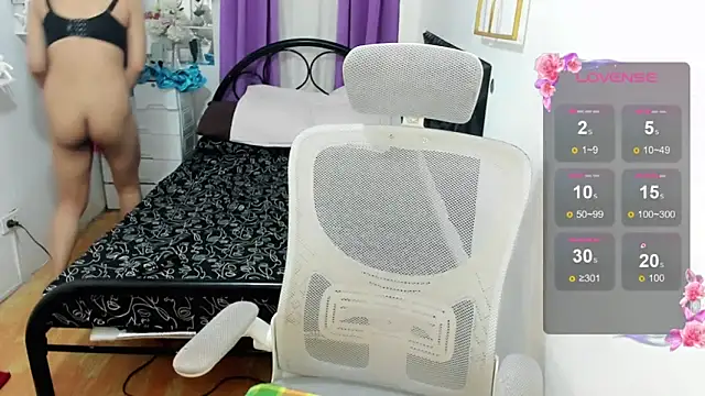 Snapshot of Lovely_naughtyLeii chatting on February 2, 2026, 12:09 am Lovely naughtyLeii online show from February 2, 2026, 12:09 am