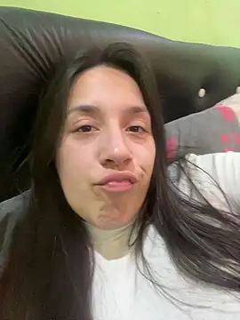 Snapshot of Eve2499 chatting on September 27, 2025, 1:32 am Eve2499 online show from September 27, 2025, 1:32 am