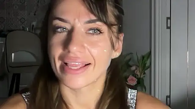 Snapshot of Roriann chatting on February 14, 2026, 6:26 pm Roriann online show from February 14, 2026, 6:26 pm